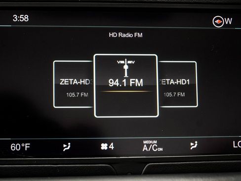 Used 2019 Aston Martin DB11 Volante image 36