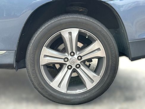Used 2011 Toyota Highlander Limited w/ Tow Pkg image 6