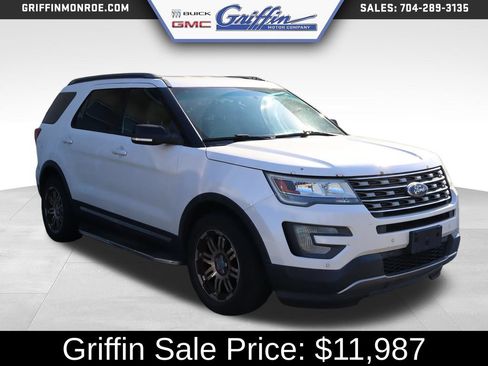 Used 2016 Ford Explorer XLT w/ Equipment Group 202A FWD image 8