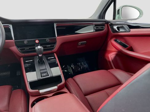 Certified 2024 Porsche Macan AWD/4WD image 26