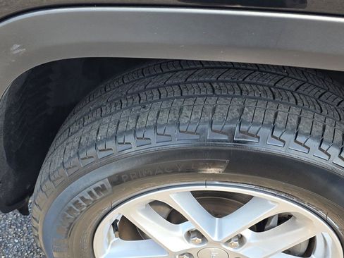 Used 2024 Jeep Grand Cherokee L Laredo RWD image 34