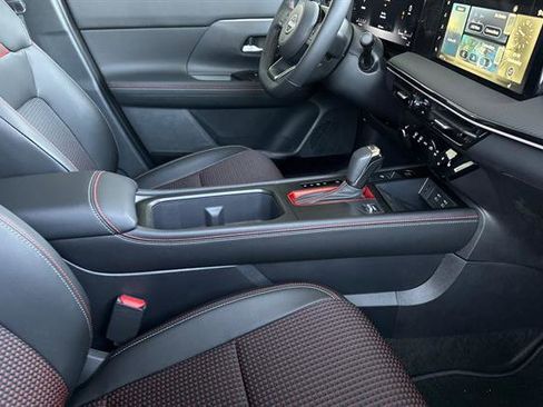 New 2025 Nissan Kicks SR w/ SR Premium Package image 17