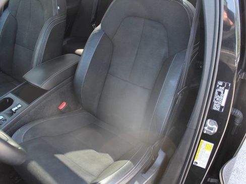 Used 2020 Volvo XC40 T5 Momentum w/ Protection Package Premier AWD/4WD image 3