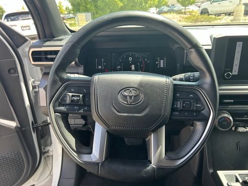 Used 2025 Toyota 4Runner SR5 AWD/4WD image 10