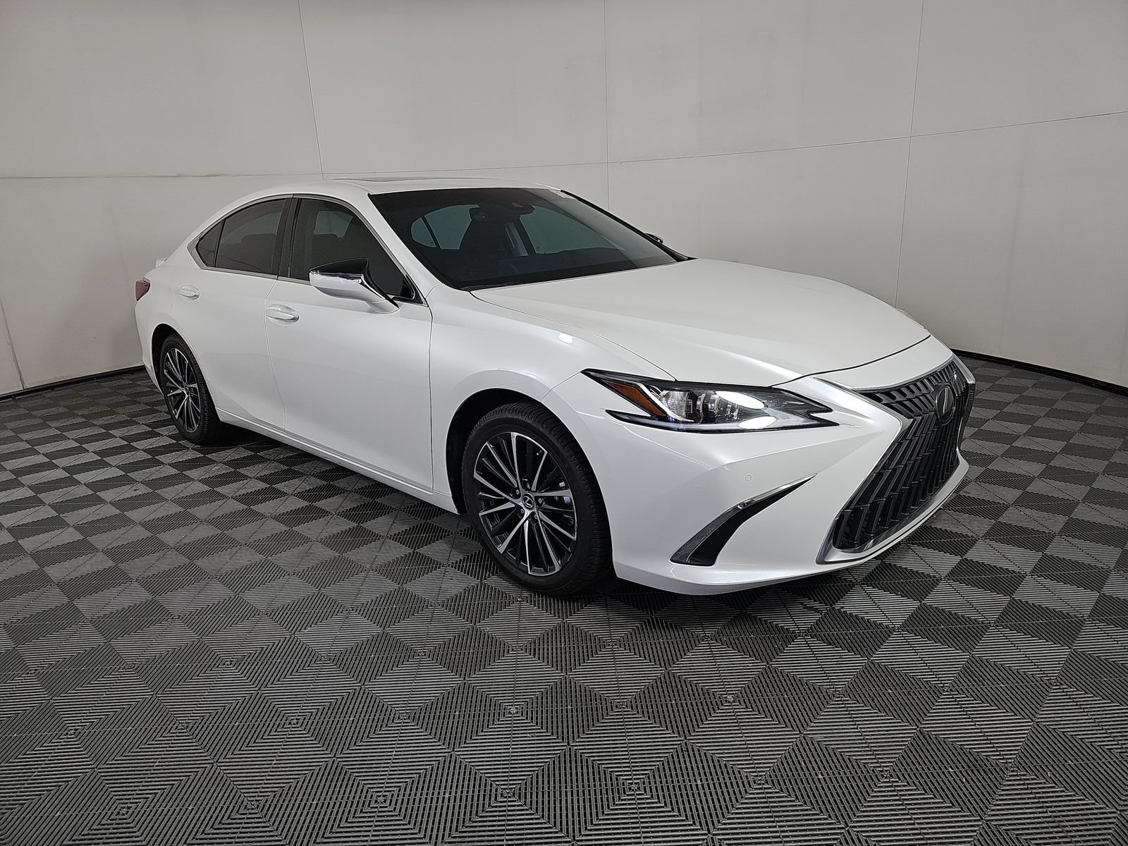 Used 2024 Lexus ES 300h w/ Premium Package FWD image 18