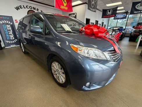 Used 2016 Toyota Sienna XLE w/ XLE Navigation Package AWD/4WD image 10