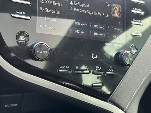 Used 2019 Toyota Camry XSE image 19