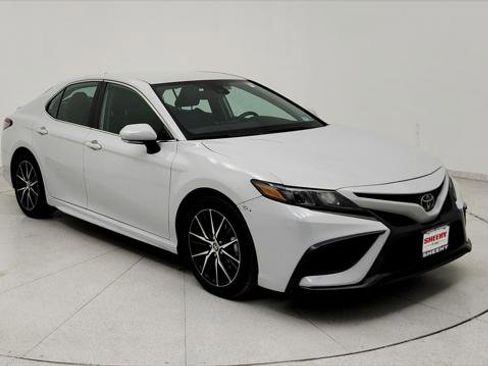 Certified 2022 Toyota Camry SE w/ Convenience Package image 1