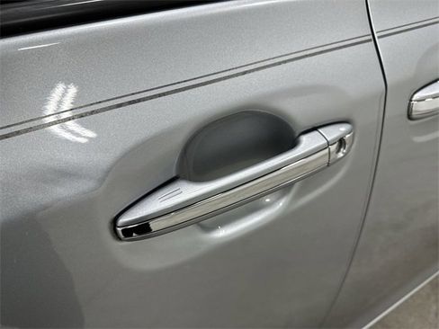 Used 2015 Toyota Sienna XLE image 13