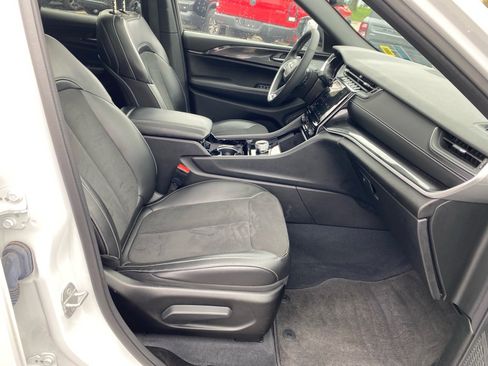 Used 2023 Jeep Grand Cherokee Altitude image 26