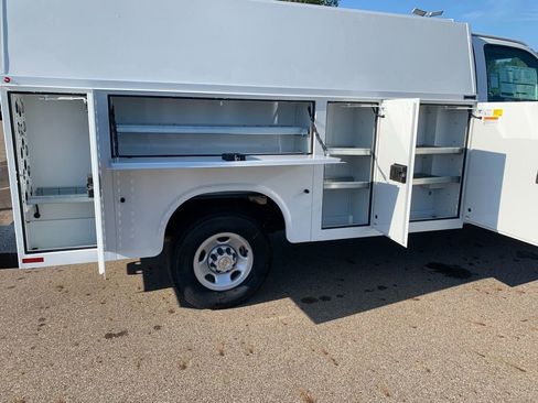 New 2025 Chevrolet Express 3500 w/ Power Convenience Package image 25