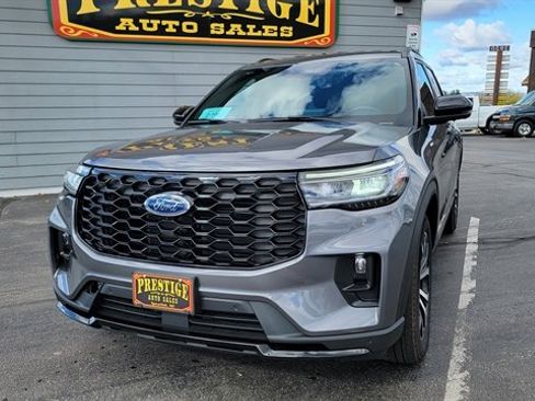 Used 2025 Ford Explorer ST-Line image 2