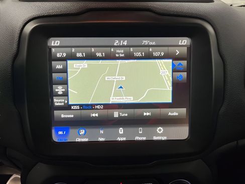 Used 2023 Jeep Renegade Latitude AWD/4WD image 17
