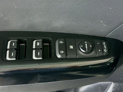 Used 2022 Kia Sportage EX image 24