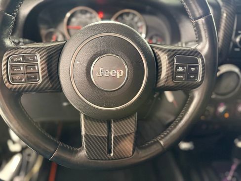 Used 2016 Jeep Wrangler Unlimited Rubicon w/ Connectivity Group image 18