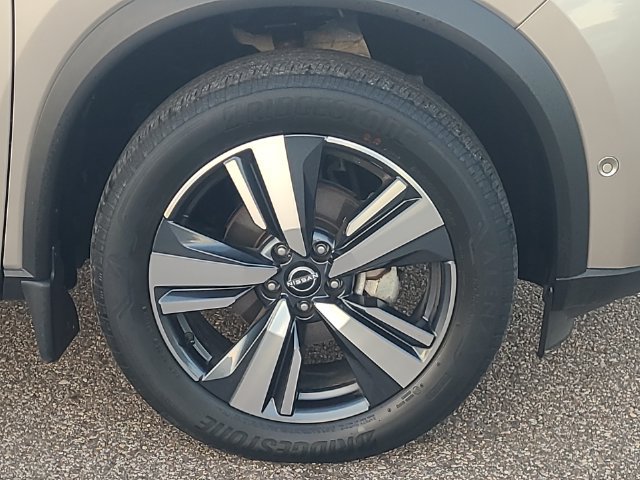 Certified 2023 Nissan Rogue Platinum AWD/4WD image 9