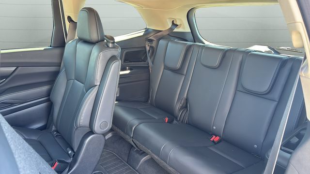 Certified 2026 Subaru Ascent Premium AWD/4WD image 25