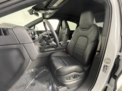Used 2025 Porsche Cayenne Coupe AWD/4WD image 5