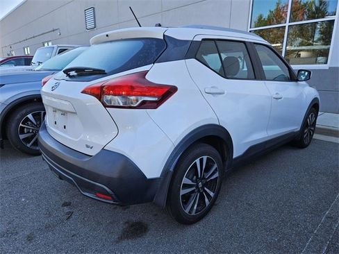 Used 2019 Nissan Kicks SV image 6