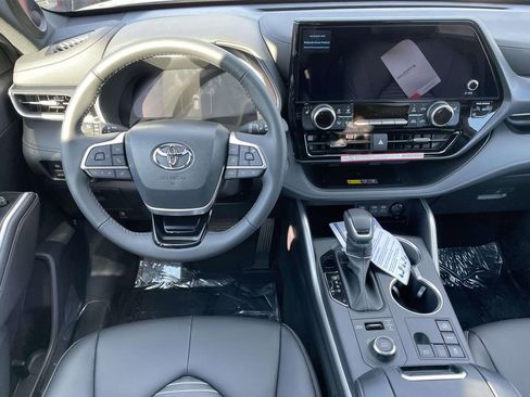New 2026 Toyota Highlander XSE image 22