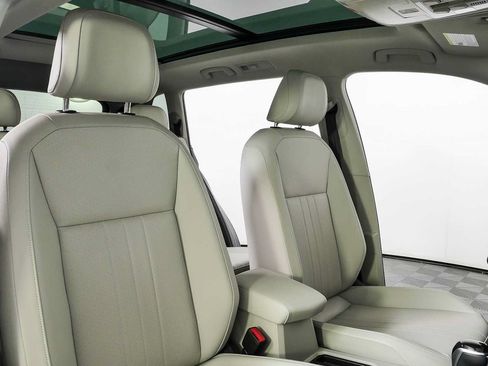 Certified 2023 Volkswagen Tiguan SE w/ Panoramic Sunroof Package FWD image 24