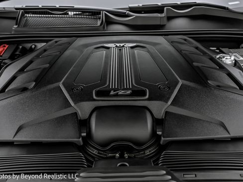 Used 2022 Bentley Bentayga image 19
