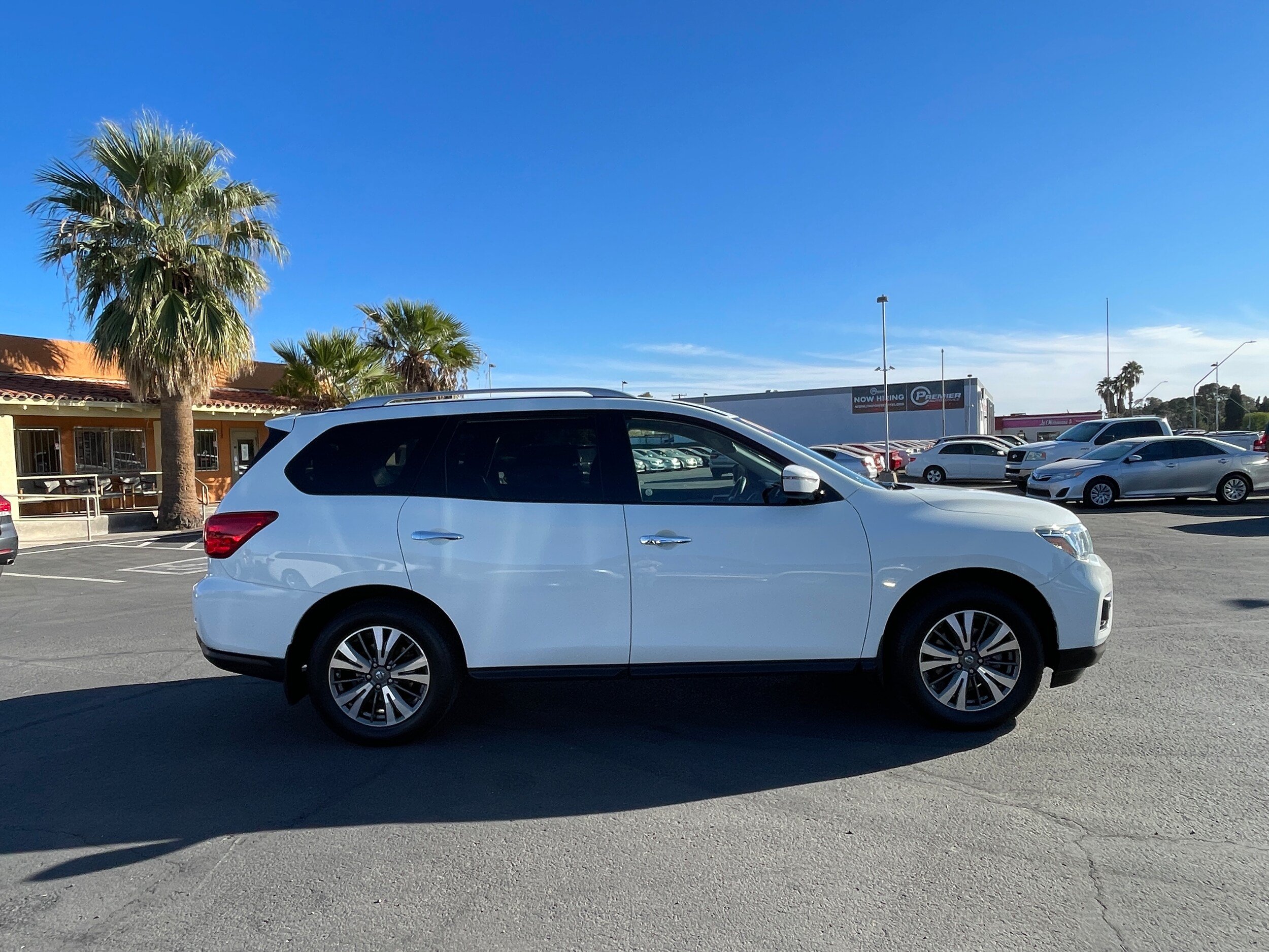 Used 2018 Nissan Pathfinder SV FWD image 6