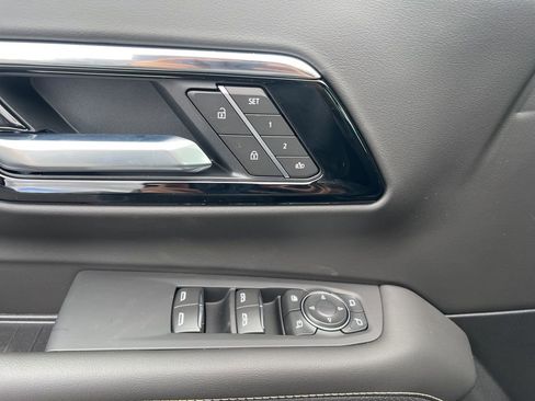 New 2026 Chevrolet Suburban Premier image 8