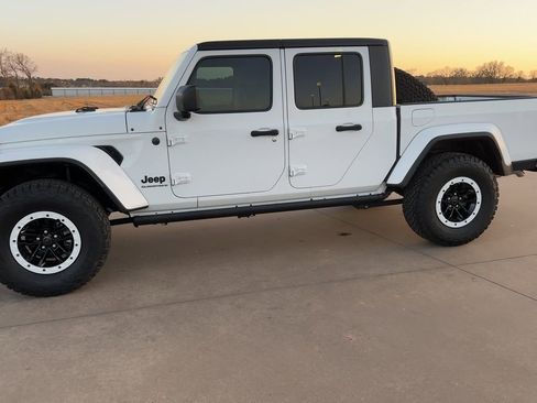 New 2025 Jeep Gladiator Sport image 4