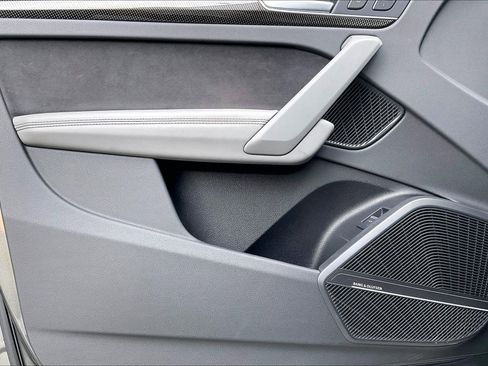 Used 2021 Audi SQ5 Premium Plus w/ Premium Plus Package image 16