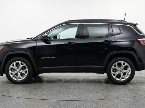 Used 2025 Jeep Compass Latitude image 5