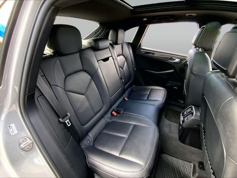 Used 2019 Porsche Macan AWD/4WD image 19