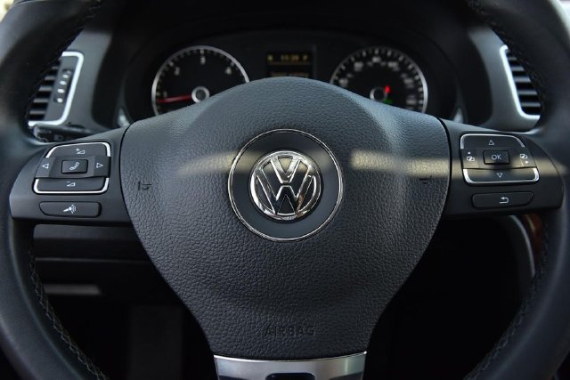 Used 2013 Volkswagen Passat TDI SEL Premium FWD image 17