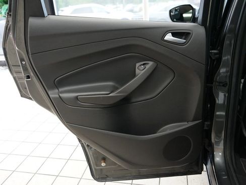 Used 2017 Ford Escape SE w/ SE Cold Weather Package AWD/4WD image 40