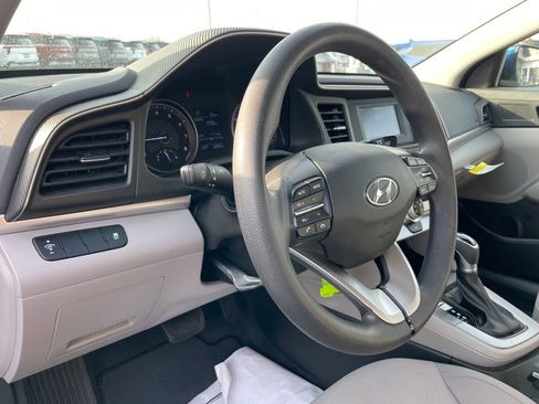 Used 2019 Hyundai Elantra SE image 9