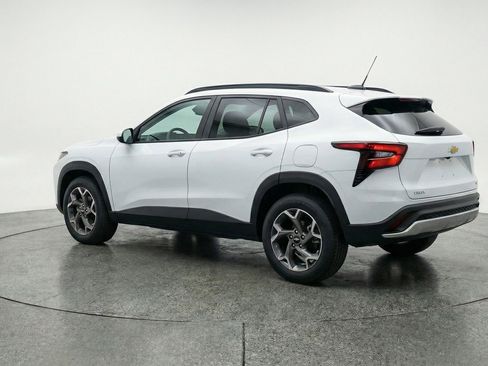 Used 2025 Chevrolet Trax LT image 6