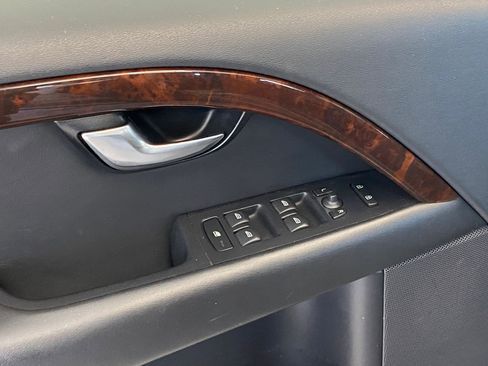 Used 2011 Volvo XC70 3.2 image 24