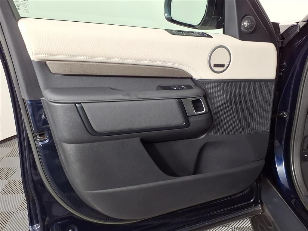 Used 2023 Land Rover Discovery HSE R-Dynamic AWD/4WD image 25