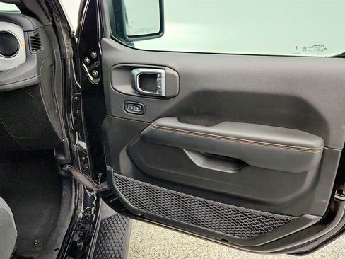 Used 2025 Jeep Wrangler Sahara image 26