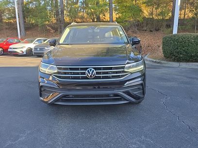 Used 2022 Volkswagen Tiguan SE w/ Panoramic Sunroof Package
