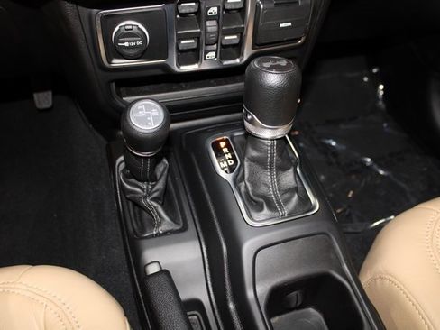 Used 2024 Jeep Wrangler Unlimited image 15