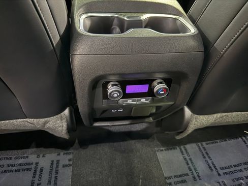 Used 2025 Buick Enclave Preferred w/ Power Package FWD image 27
