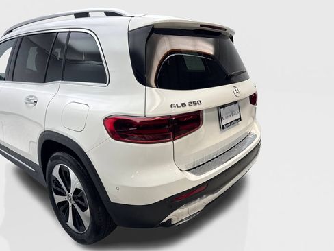Used 2025 Mercedes-Benz GLB 250 4MATIC image 19