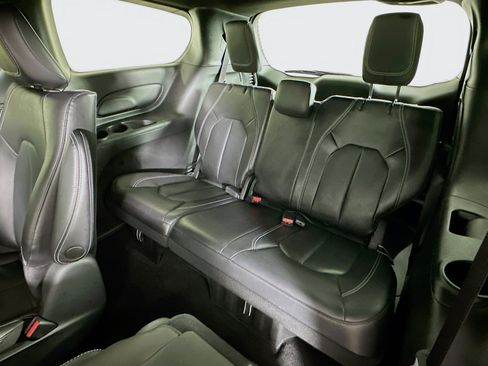 Used 2022 Chrysler Pacifica Touring-L w/ S Appearance Package image 28