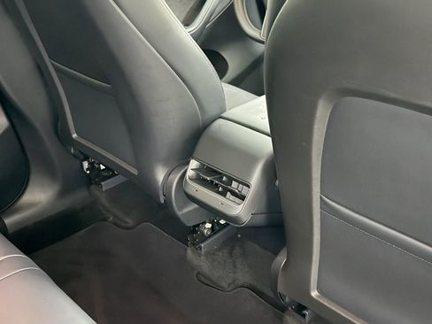 Used 2025 Tesla Model Y Long Range RWD image 32