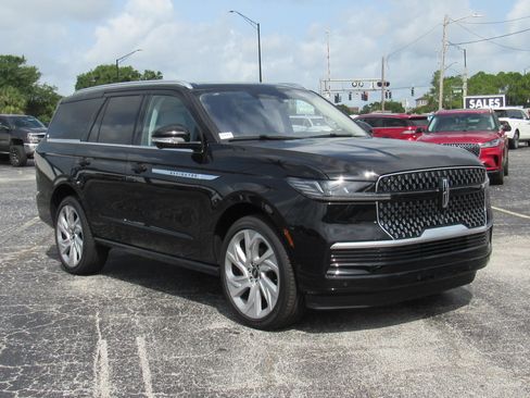 New 2025 Lincoln Navigator Reserve image 1