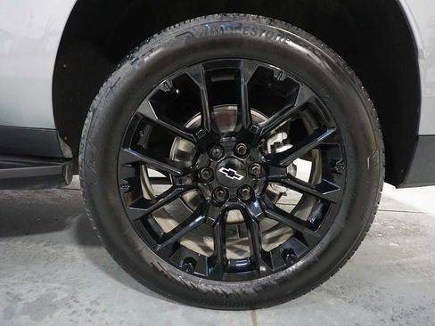 Certified 2025 Chevrolet Suburban LS image 6