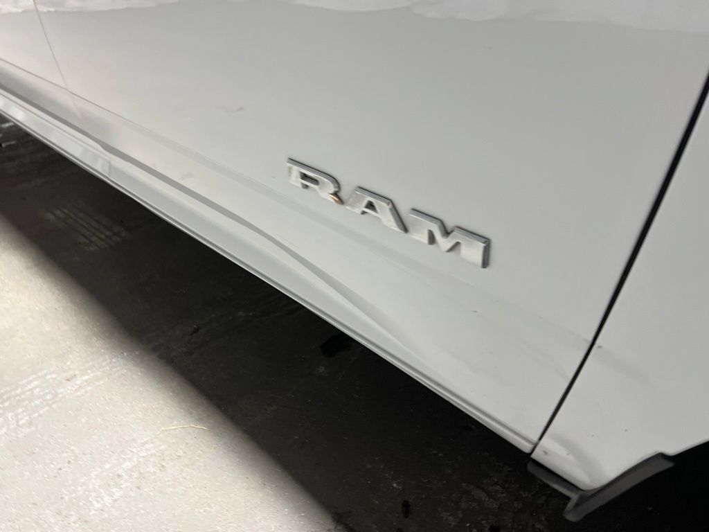 Used 2024 RAM 3500 SLT w/ Quick Order Package 2YG SLT AWD/4WD image 9