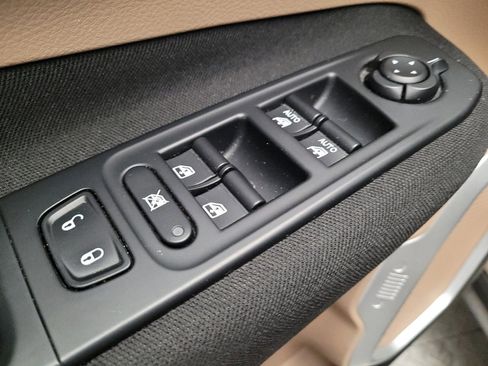 Used 2015 Jeep Renegade Latitude image 27