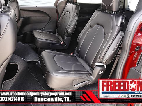 New 2027 Chrysler Pacifica Select FWD image 14